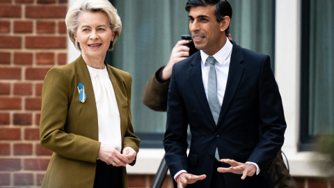 El primer ministro británico, Rishi Sunak, y la presidenta de la Comisión Europea, Ursula von der Leyen, en Windsor (Reino Unido), a 27 de febrero de 2023.