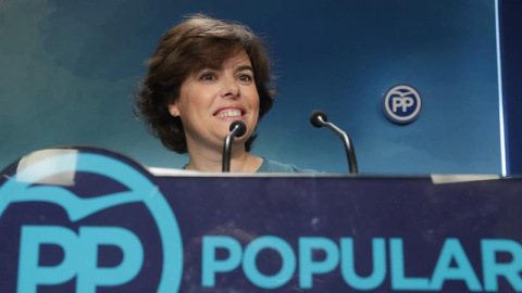 La exvicepresidenta del Gobierno Soraya Sáenz de Santamaría, que ha ganado la primera vuelta de las primarias del Partido Popular, durante la rueda de prensa ofrecida esta noche en la sede de Génova, en Madrid, para valorar los resultados d