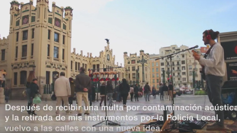 Borja Catanesi, en las calles de València.