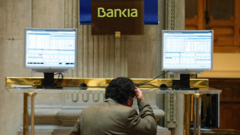 El logo de Bankia en uno de los monitores de la Bolsa de Madrid.