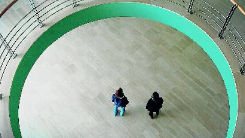 Dos de las denunciantes, fotografiadas tras una entrevista.