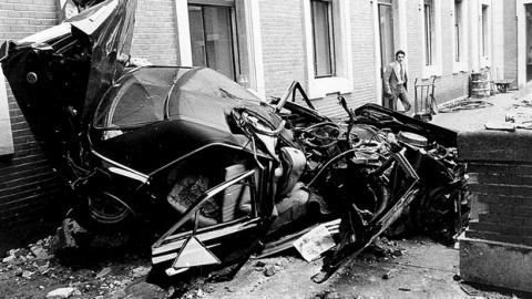 Estado del coche de Carrero Blanco tras el atentado.