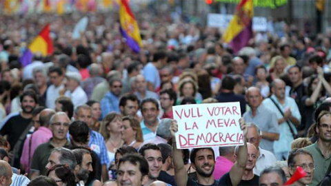 Miles de personas salen a la calle para exigir un referéndum | Público