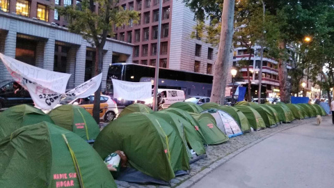 Miles de personas acampan en Madrid para protestar contra el sinhogarismo en 2019.