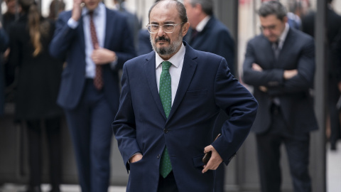 El expresidente de Aragón y secretario general del PSOE Aragón, Javier Lambán, a su llegada al acto de jura de la Constitución ante las Cortes Generales, en el Congreso de los Diputados. Imagen de archivo.