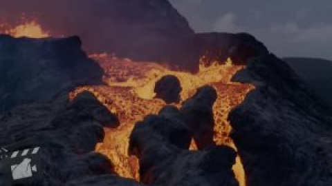 Espectaculares  cascadas de lava del volcán islandés