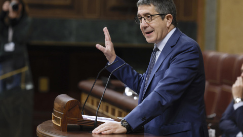 El portavoz del PSOE, Patxi López, durante su intervención e el pleno del Congreso, a 22 de mayo de 2024.