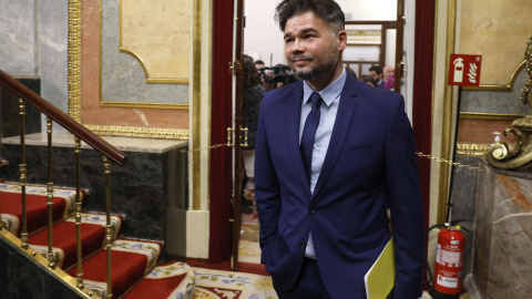 El portavoz de ERC, Gabriel Rufián, a su llegada al pleno del Congreso, el 22 de mayo de 2024.