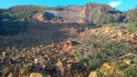 El desprendimiento de tierra que ha sepultado parte del poblado Kaokalam, en la provincia de Enga, en Papúa Nueva Guinea, a 24 de mayo de 2024.