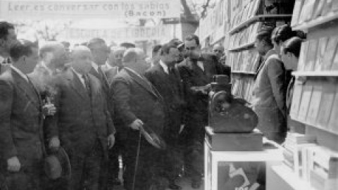 Cuando la Feria del Libro de Madrid era la "fiesta republicana por excelencia"