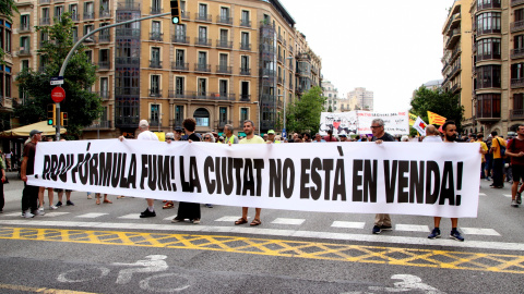 Veïns i entitats tallen el carrer Aragó