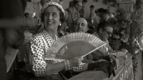 Carmen Polo junto a Francisco Franco en la plaza de toros del Chofre (San Sebastián).