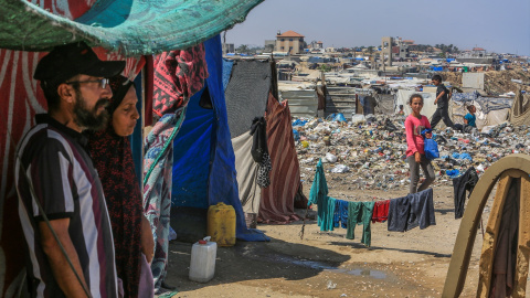 20 de junio de 2024. Palestinos en las calles llenas de basura el pasado jueves 20 de junio.