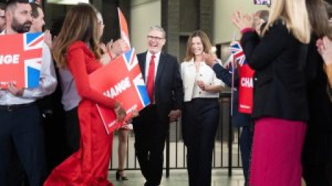 Líderes mundiales felicitan a Starmer tras acabar con 14 años de gobiernos conservadores en el Reino Unido