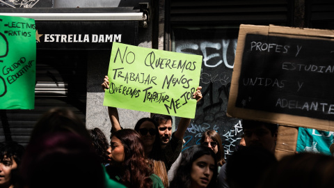 Imagen de archivo de un a cartel durante una manifestación por la educación pública en Madrid, a 21 de mayo de 2024.