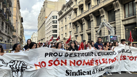 La pancarta principal de la manifestació d'estudiants al centre de Barcelona