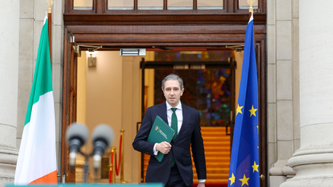 Simon Harris hace una declaración en Dublín, Irlanda, el 8 de noviembre de 2024.