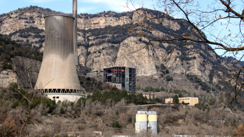 La central tèrmica de Cercs, a tocar de la C-16