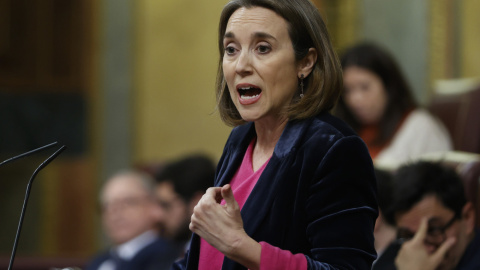 La secretaria general del PP, Cuca Gamarra, interviene en la sesión de tarde del pleno del Congreso de los Diputados, este martes, en Madrid