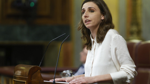 La diputada de Unidas Podemos Lucía Muñoz interviene durante la sesión de tarde del pleno del Congreso de los Diputados, este martes, en Madrid.