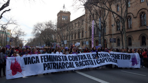 08/03/2023 - Imatge de la massiva manifestació feminista d'aquest 8-M del 2023 a Barcelona.