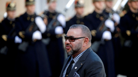 El rey de Marruecos, Mohammed VI a su llegada a una comida en París a 22 de febrero e 2023