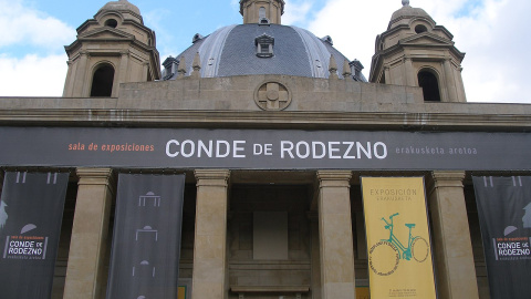 El Monumento a los Caídos, en el Segundo Ensanche de la ciudad de Pamplona, capital de la Comunidad Foral de Navarra.