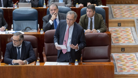 El vicepresidente y consejero de Educación y Universidades, Enrique Ossorio, interviene durante un pleno en la Asamblea de Madrid, a 2 de febrero de 2023, en Madrid.