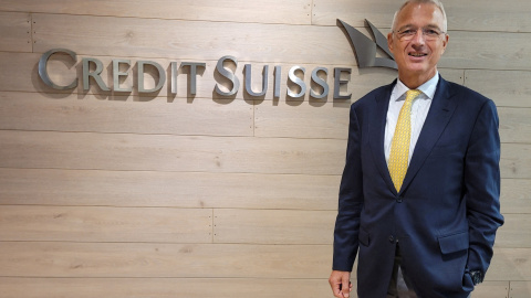 El presidente de Credit Suisse, Axel Lehmann, posa en una de las oficinas del banco en Singapur el 30 de agosto de 2022.