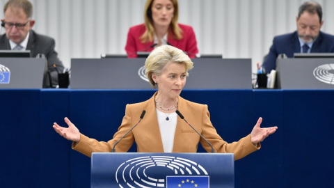 La presidenta de la Comisión Europea, Ursula Von der Leyen, pronuncia un discurso durante la sesión del Parlamento Europeo en Estrasburgo, a 15 de marzo de 2023.