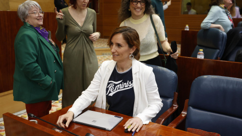 La portavoz de Más Madrid, Mónica García (delante), a su llegada al pleno de la Asamblea de Madrid el 9 de marzo de 2023.