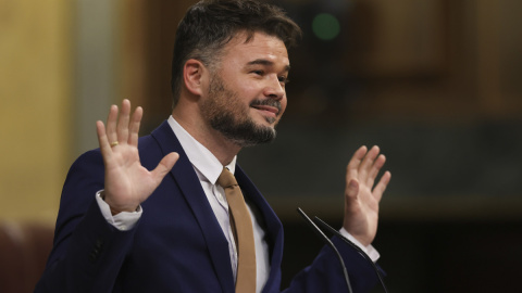 El diputado de ERc Gabriel Rufián gesticula durante su intervención en la primera jornada del debate de la moción de censura.