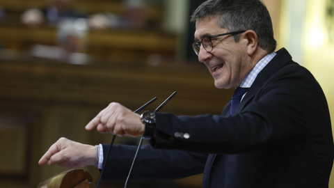 El portavoz del PSOE, Patxi López, durante su intervención en la segunda y última jornada del debate de la moción de censura que impulsa Vox.