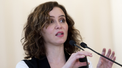 La presidenta de la Comunidad de Madrid, Isabel Díaz Ayuso, durante una rueda de prensa tras una encuentro con el ministro consejero y encargado de Negocios de la Embajada de Ucrania en España, en la Real Casa de Correos, a 28 de febrero de