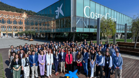 La Fundación ”la Caixa” atrae y retiene talento con un centenar de becas para jóvenes investigadores.