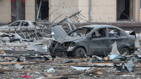 El estado de una zona de la ciudad de Járkov, en Ucrania, tras un bombardeo ruso.