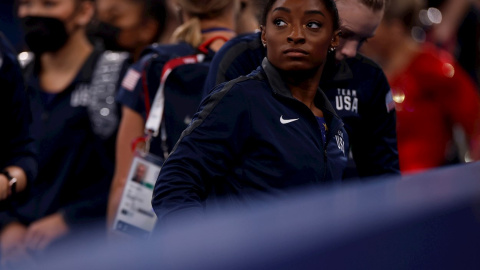 25/07/2021 La gimnasta estadounidense Simone Biles, tras competir en la prueba de barra de equilibrio durante los JJOO.