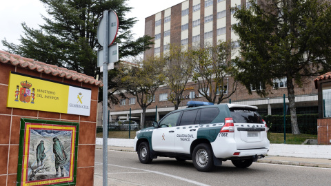 Vista de la Comandancia de la Guardia Civil de Valladolid donde testigos, amigos y conocidos de la joven Esther López, hallada muerta en febrero tras su desaparición hacía un mes en la localidad vallisoletana de Traspinedo, han ido a presta