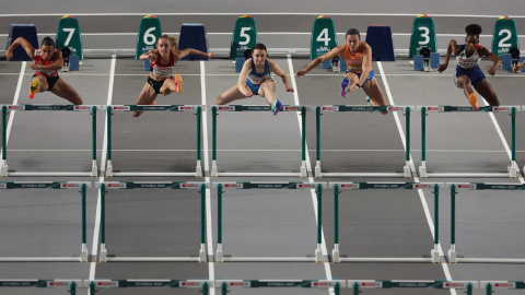 Carrera femenina de obstáculos en el Campeonato de Europa Indoor de Atletismo, en Estambul, a 5 de marzo de 2023.