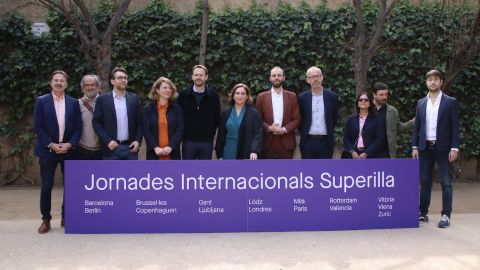 24-3-2023 L'alcaldessa de Barcelona, Ada Colau, al costat de representants d'altres ciutats europees en el marc de les Jornades Internacionals Superilla