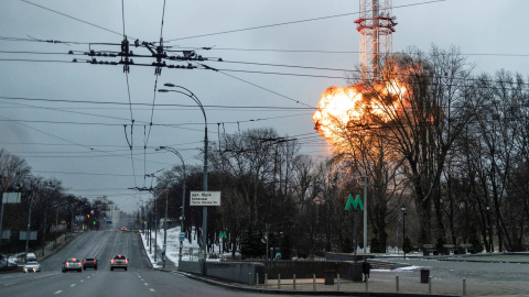 Explosión en la torre de televisión de Kiev, atacada por el ejército ruso el pasado 1 de marzo.