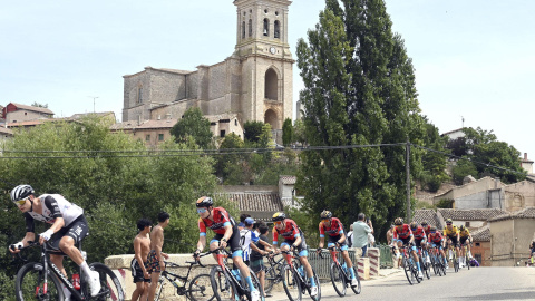 Foto de archivo de varios ciclistas durante la Vuelta Ciclista a Burgos.