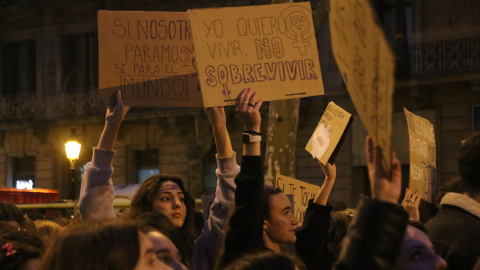 Manifestants a la protesta del 8 de març a Barcelona.