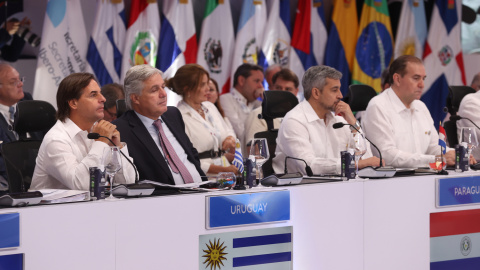 Las delegaciones de Uruguay y Paraguay participan en la sesión plenaria de la XXVIII Cumbre Iberoamericana.