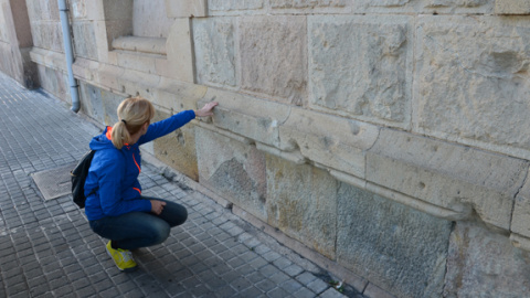 Les parets de Barcelona parlen de la història de la ciutat