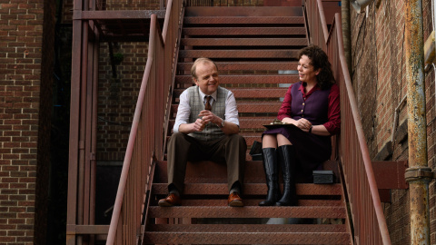 Toby Jones y Olivia Colman, en una escena de 'el imperio de la luz'