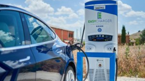 El Gobierno aprueba regular la actividad de los servicios de recarga para coches eléctricos