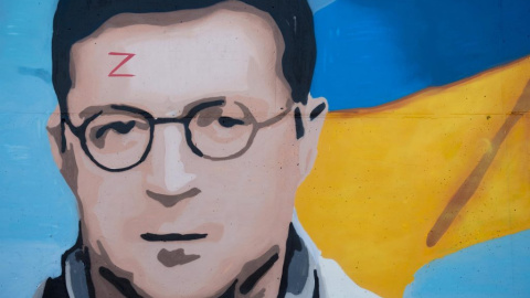 Un mural que muestra al presidente ucraniano Volodimir Zelenski creado por el artista de graffiti KAWU, se rocía en una pared en Poznan, centro-oeste de Polonia, el 09 de marzo de 2022.