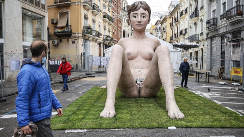 17/03/2022. La figura, de la artista fallera Anna Ruiz Sospedra, vandalizada, a 17/03/2022.