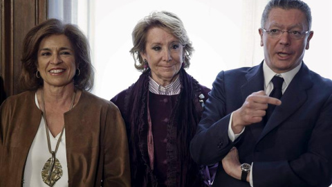 La alcaldesa de Madrid, Ana Botella, la presidenta regional del PP, Esperanza Aguirre y el exministro de Justicia, Alberto Ruiz Gallardón, en la toma de posesión de la nueva delegada del Gobierno en Madrid, Concepción Dancausa. - EFE